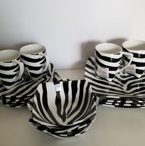 222 Fifth Dinnerware Set